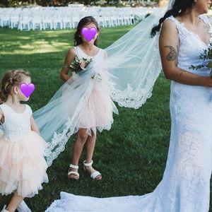 Wedding Dress Size 6/ Veil